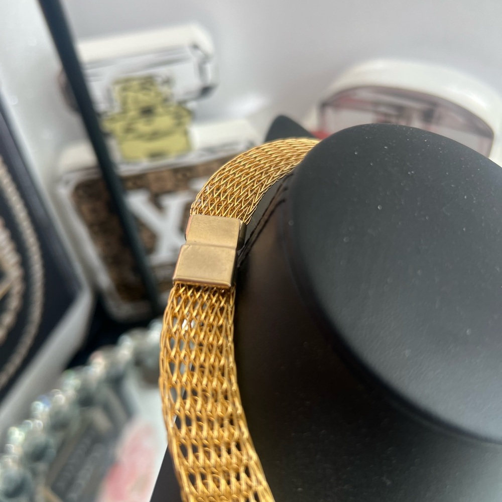 Mesh Wide Collar gold tone Necklace 18’ - Picture 5 of 6
